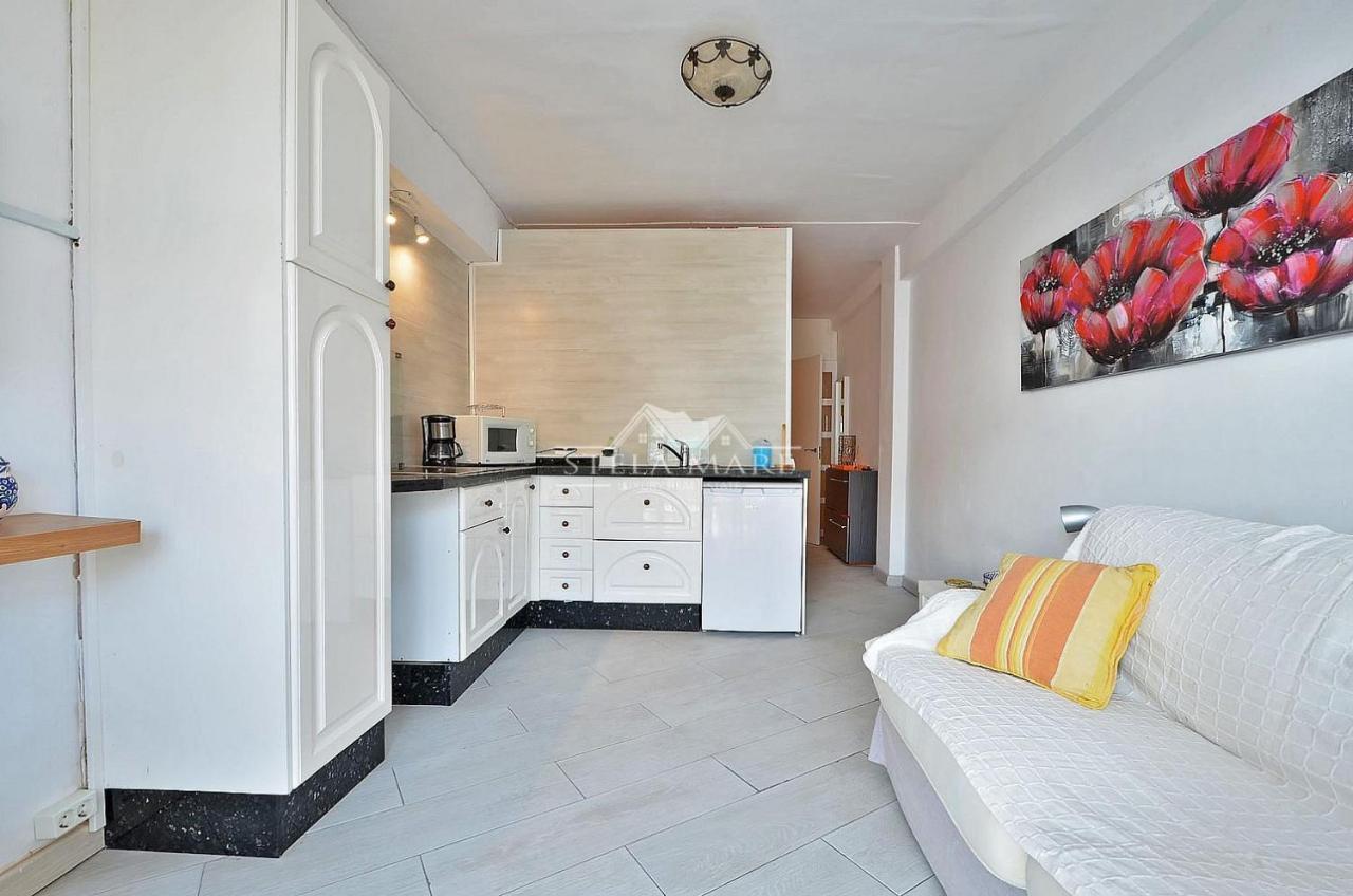 Bright Central Apartment Nerja Bagian luar foto